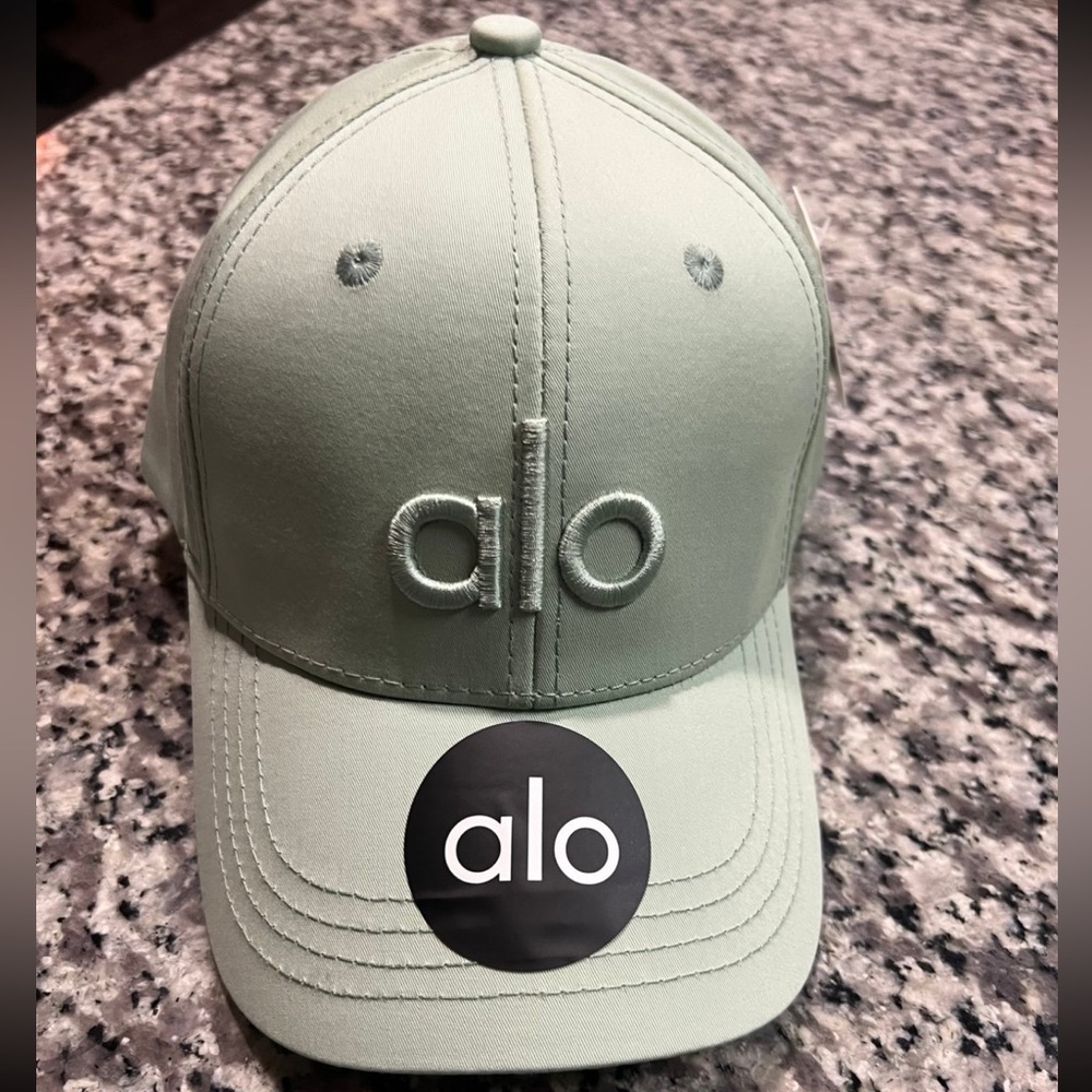 NWT ALO Yoga mint green hat